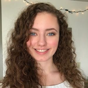 Meet your Posher, Becca